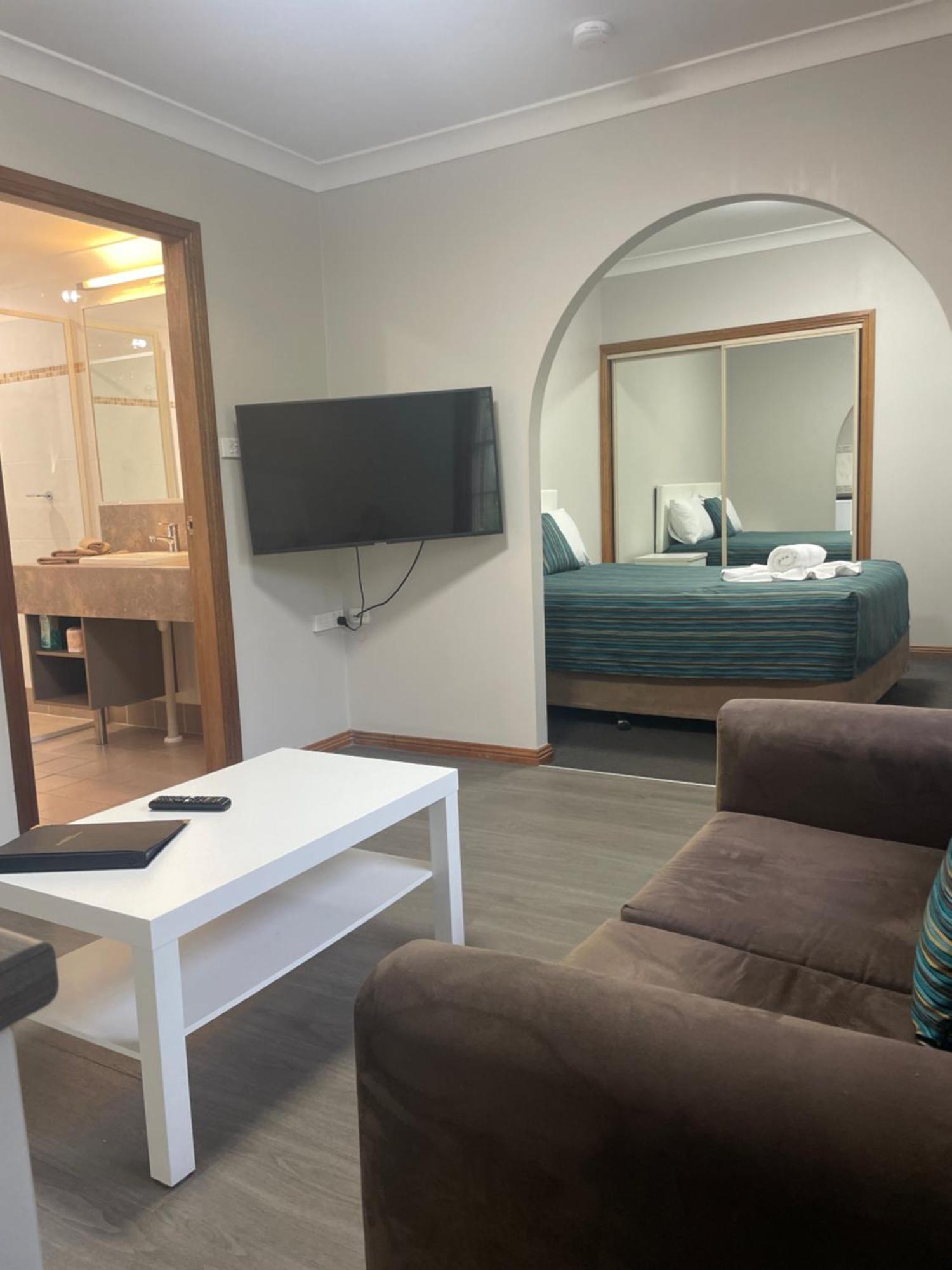 Oasis Inn Ulladulla - Welcoming Guests 18 Years And Older Экстерьер фото